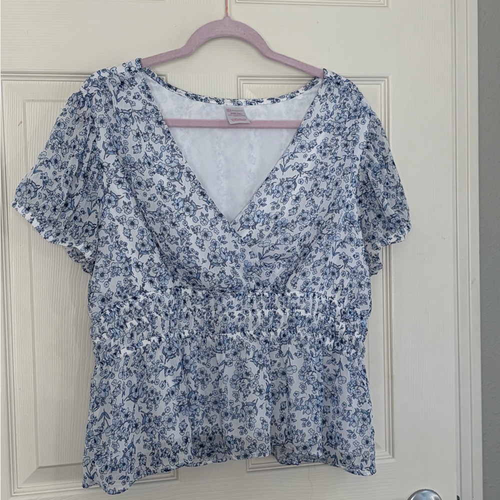 Blue Floral Crossover Puff-Sleeve Blouse – Juniors XXXL